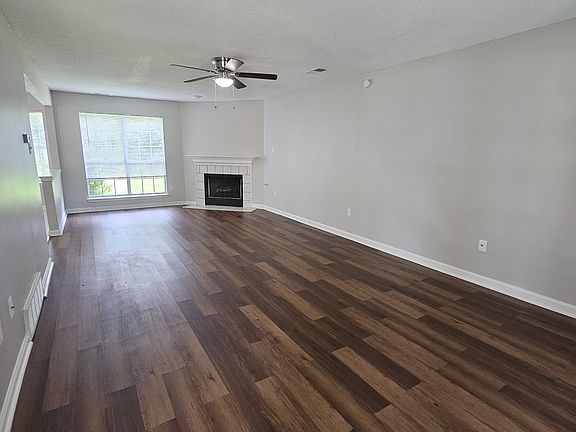 5th image of 7111 Creekside Dr