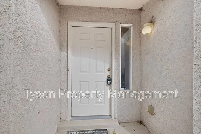 3 bed, 2.5 bath, 2276 sqft, $2,295 — Photo 3