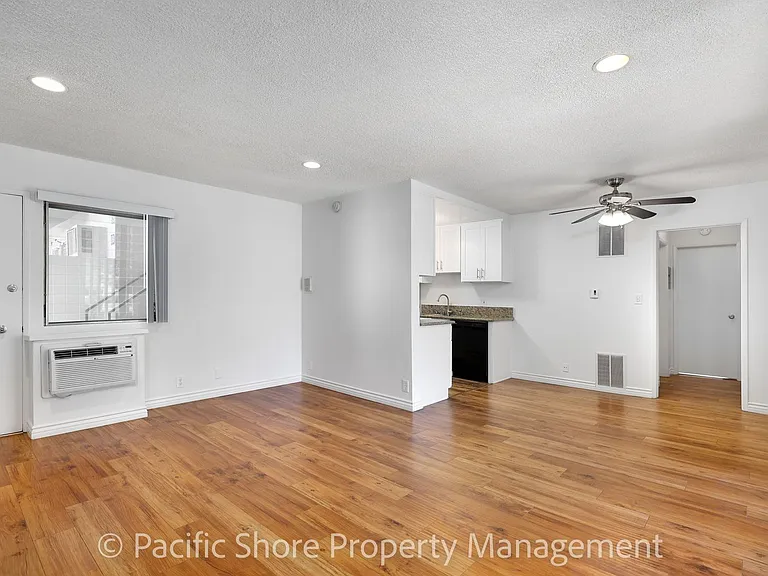868 West Knoll Apartments — Photo 3