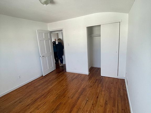 4th image of 37 Rockville Ave