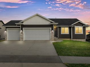 6202 Cope Dr, Marion, IA 52302