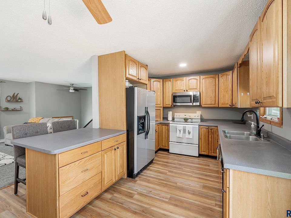 813 Executive Ave, Crooks, SD 57020 MLS 22303542 Zillow