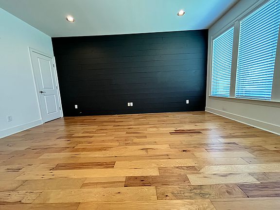 3rd image of 5501 Village Dr