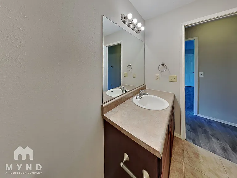 1241 S Rome Ave — Photo 17