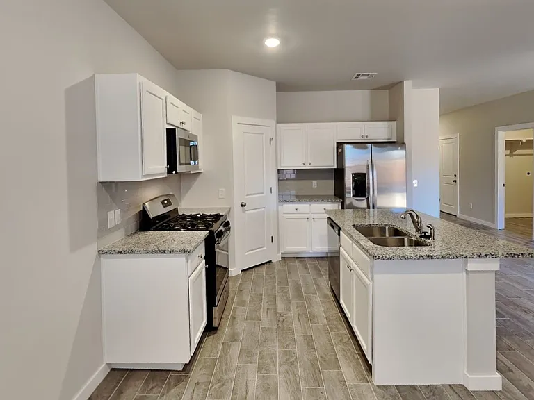 4517 NE 124th St — Photo 7