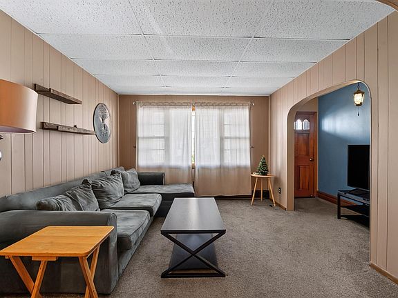 4th image of 160 W 9th St