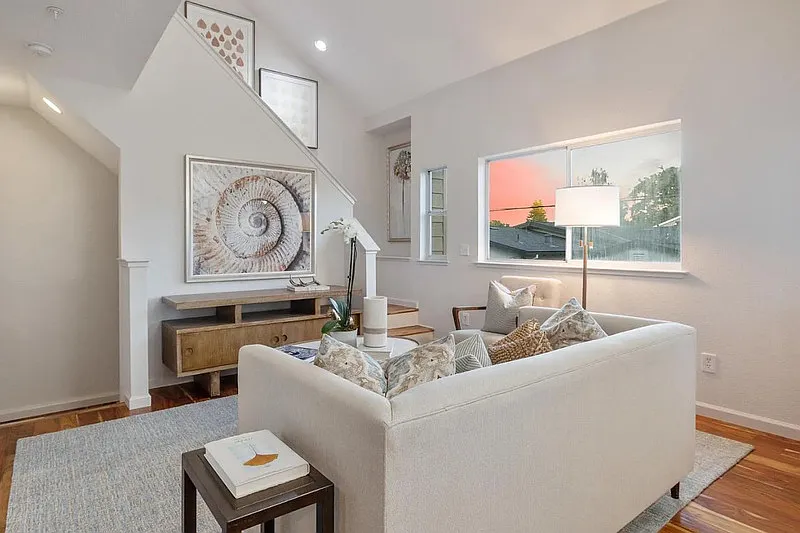 2 bed, 2.0 bath, 970 sqft, $4,000 — Photo 4