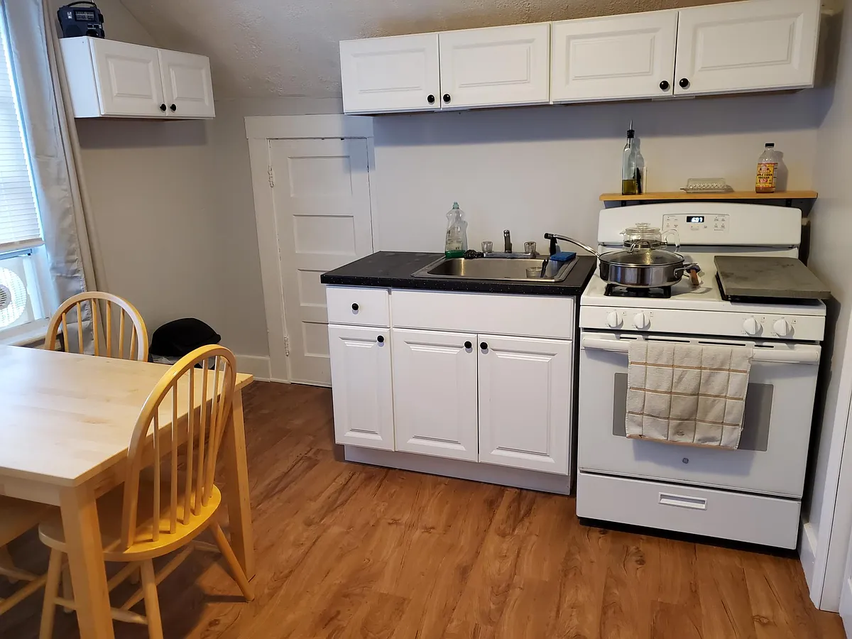 Kitchen, right side - 8 New St #3