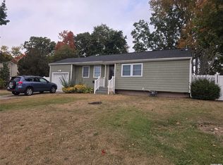 81 Floyd St, Brentwood, NY 11717
