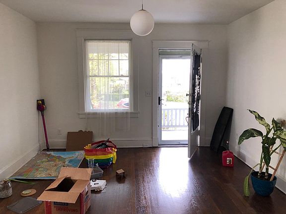 3rd image of 3000 Montrose Ave Unit A