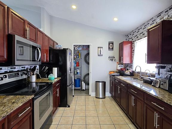 4th image of 763 Country Woods Cir