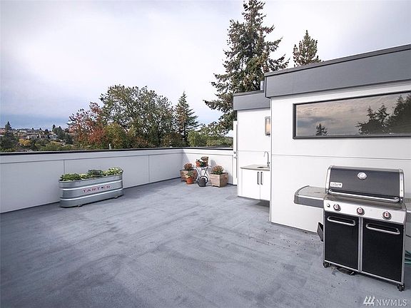 4th image of 3010 31st Ave W #B