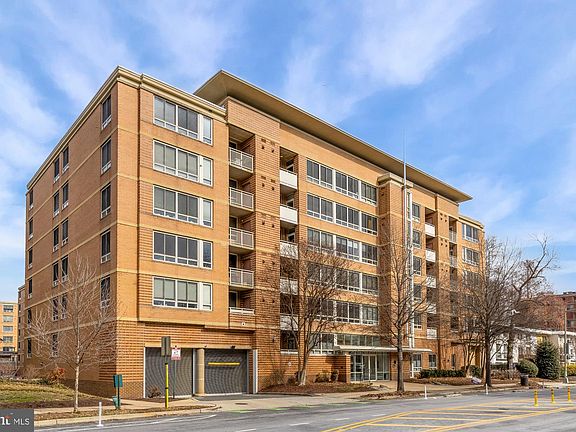 2nd image of 355 I St SW APT 621