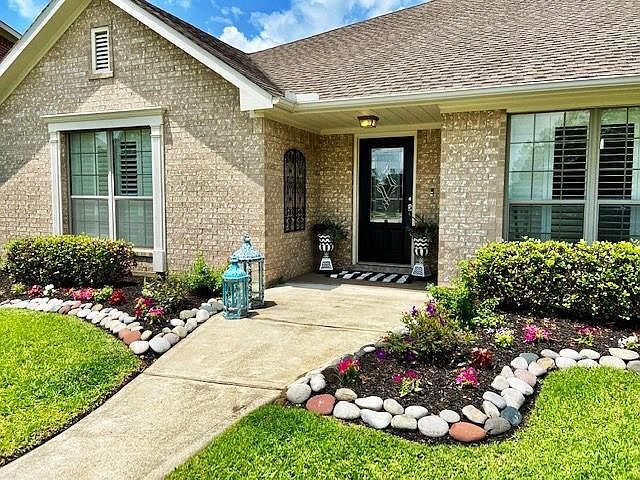 Charming Front Entry