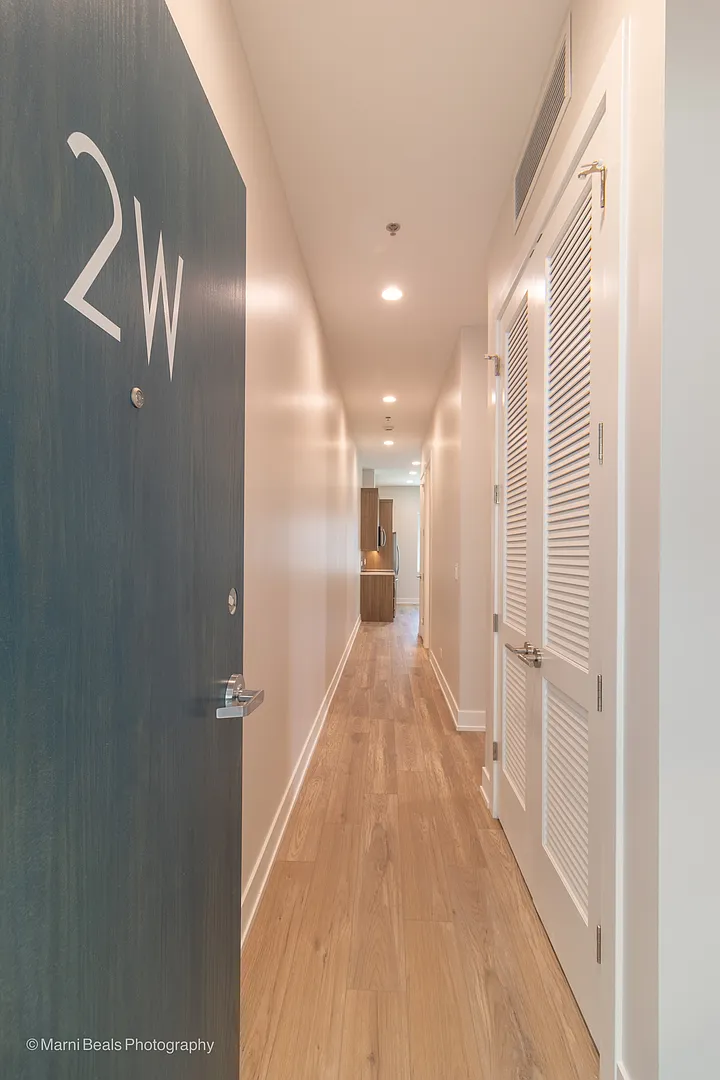 2 bed, 926 sqft, $2,100 — Photo 2
