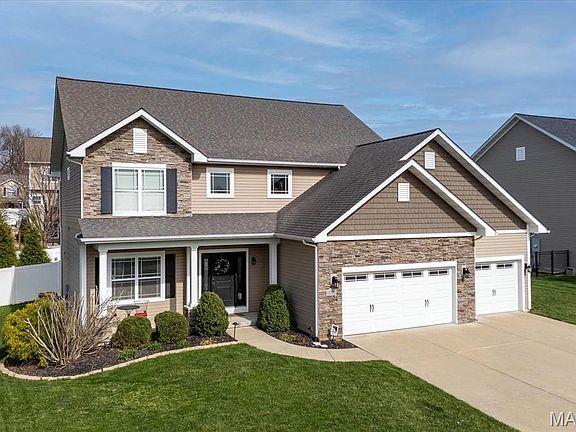 2nd image of 906 Moorfield Park Dr