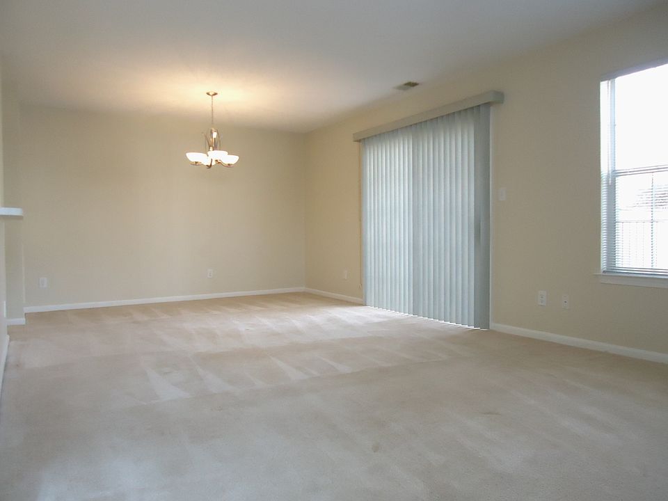 NEW PAINT Family Room / Dining Room