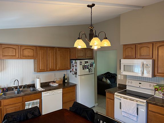 3rd image of 466 N Dubuque St