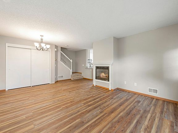 2nd image of 1925 Southcross Dr