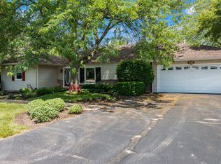 193 S Hunt Club Rd, Gurnee, IL 60031