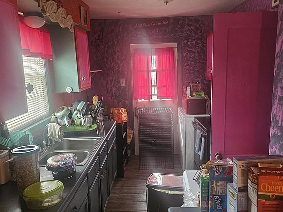 5th image of 551 Estridge Dr