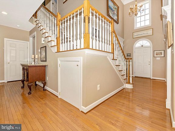 3rd image of 619 Glenbrook Dr