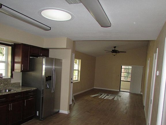 4th image of 892 Stonybrook Cir