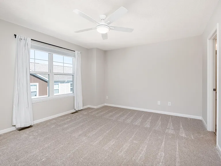 809 Roselyn Dr — Photo 10