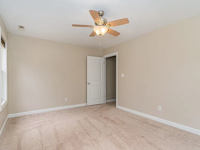 114 Primrose Ln — Photo 21