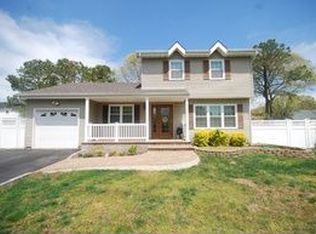 3 Arthur St, Selden, NY 11784