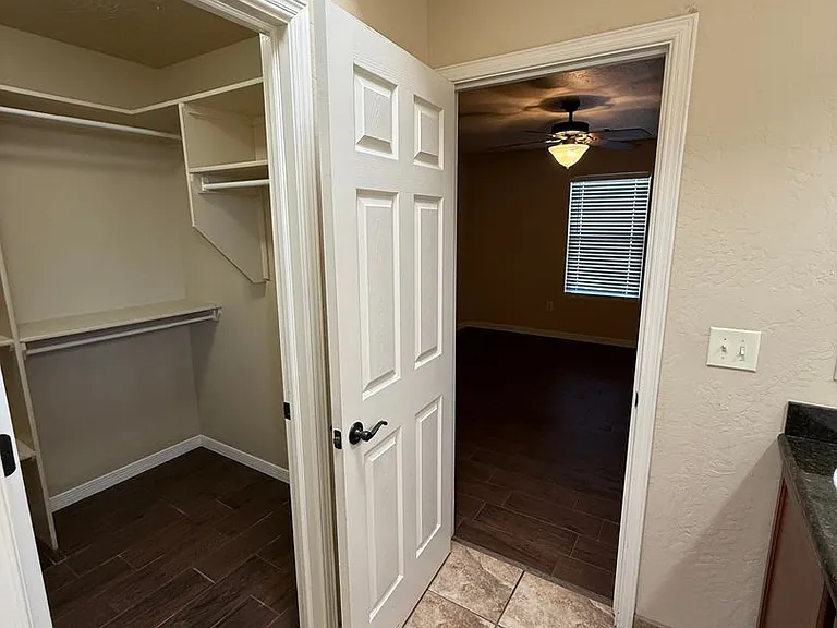 2043 Villa Napoli Loop E — Photo 32