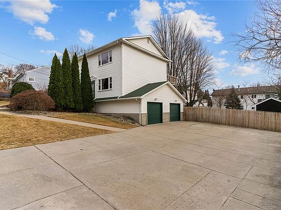 3rd image of 190 Gladstone St