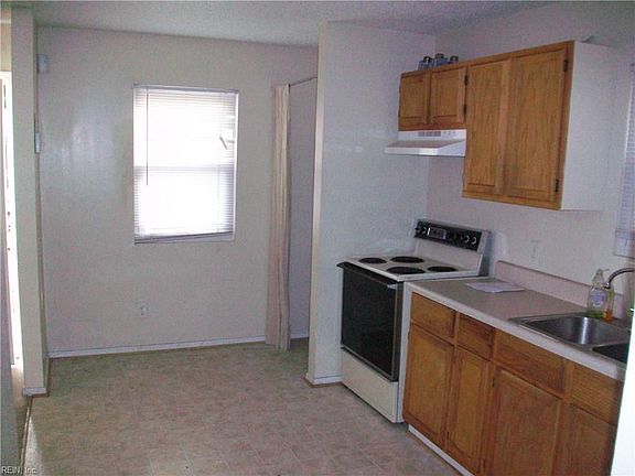 4th image of 1534 W 40th St