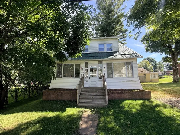 12538 Comstock St, Conneaut Lake, PA 16316