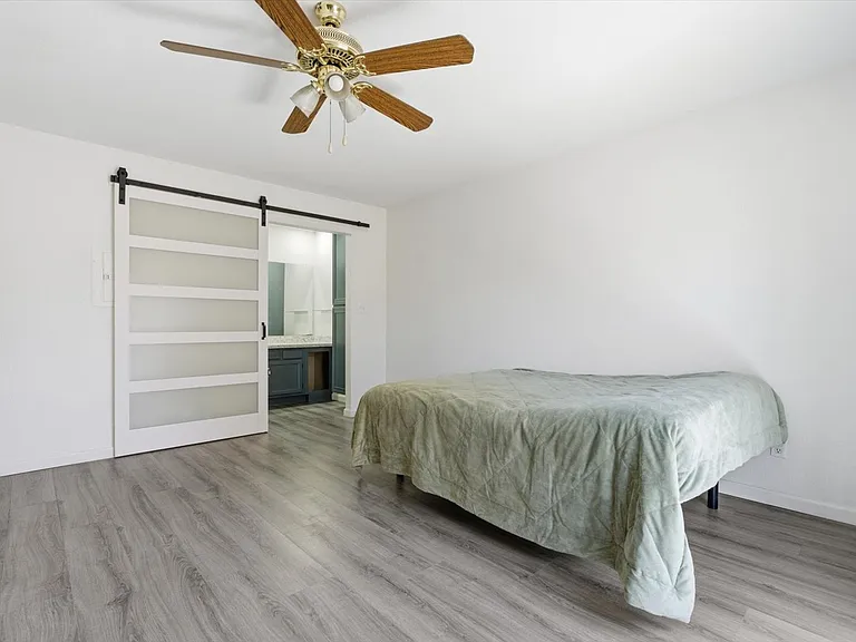 3102 E Clarendon Ave #110 — Photo 9
