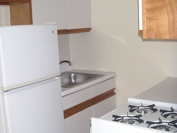 3rd image of 535 E 78th St