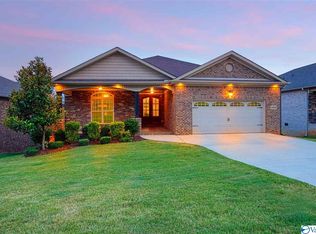 6804 Breyerton Way SE, Owens Cross Roads, AL 35763
