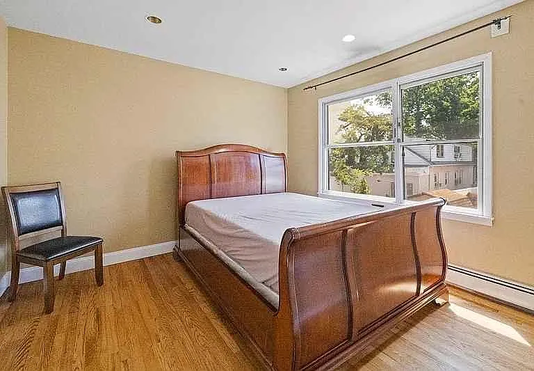 286 Gilbert Ave — Photo 9