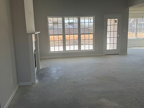 3rd image of 612 E Lake Dr N