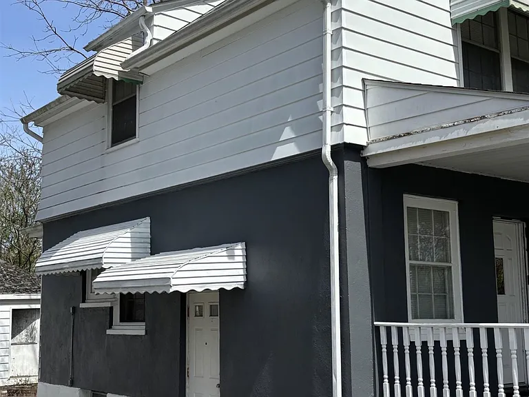 1914 Bagley St — Photo 2