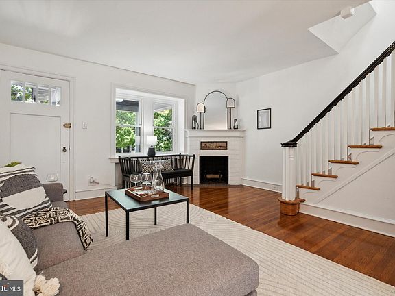 5th image of 60 E Abington Ave