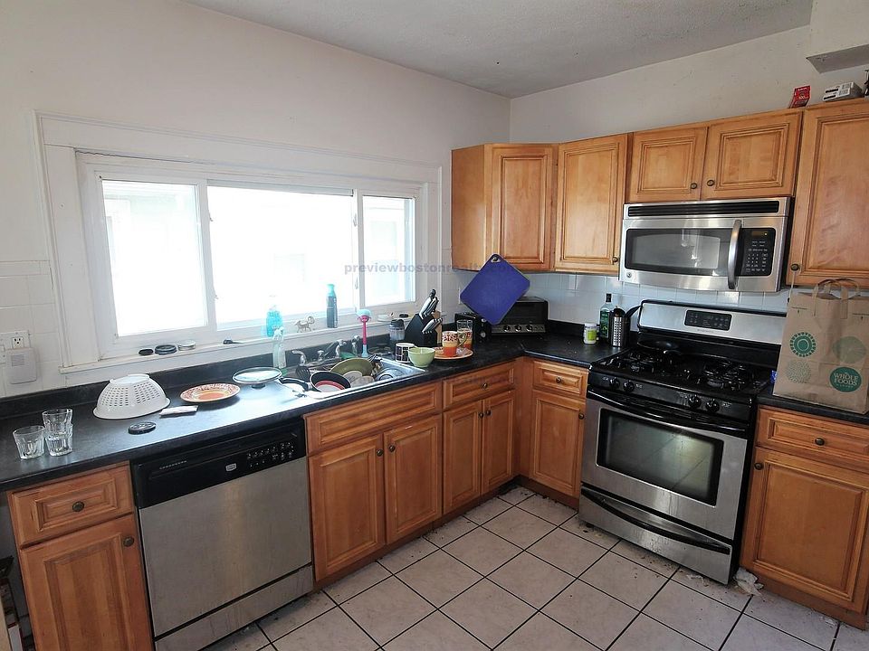 2nd image of 15 17 Boulevard Ter #17