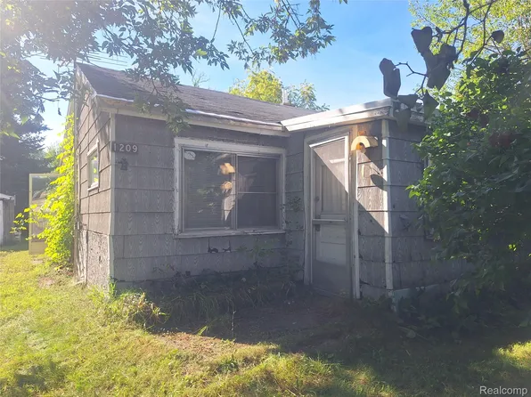 1209 Dandy St, Cadillac, MI 49601