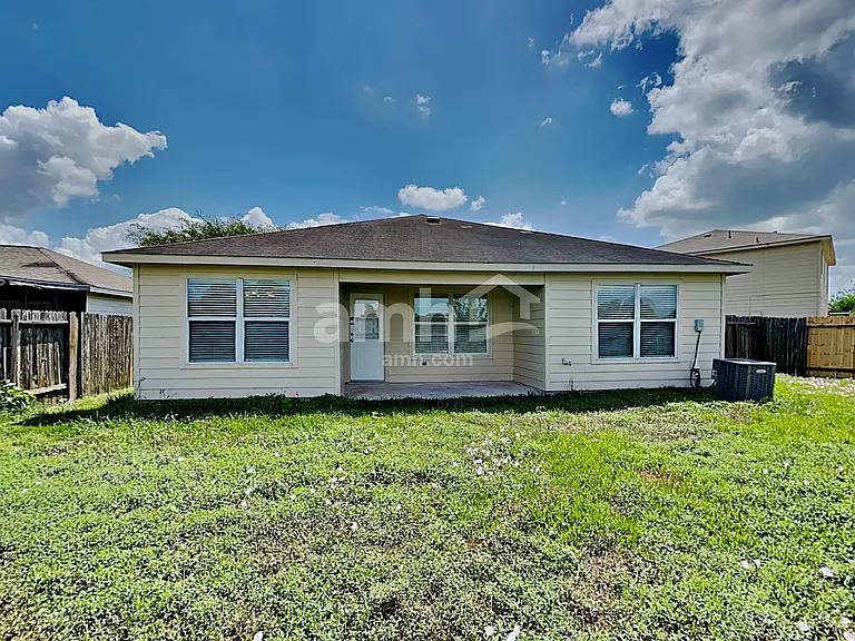 3926 Cloudbluff Ln — Photo 16