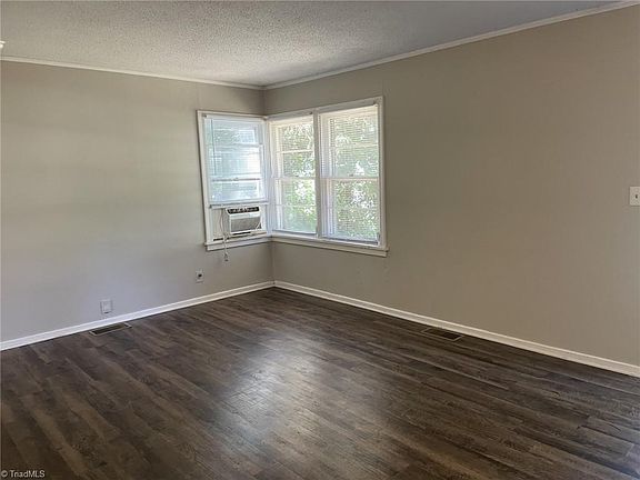 4th image of 1109 Neal St