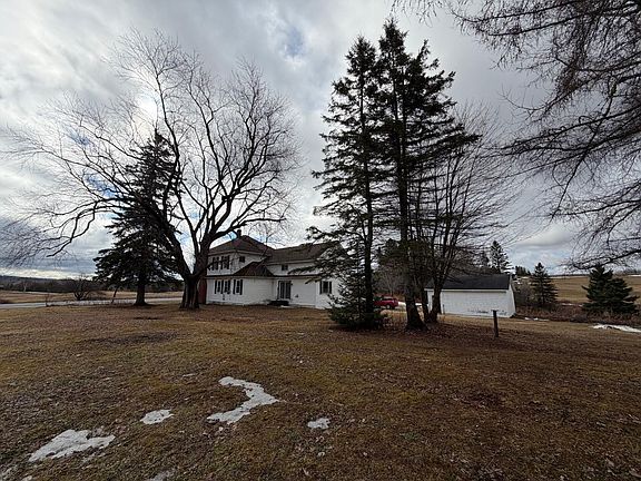 3rd image of 536 Fort Road