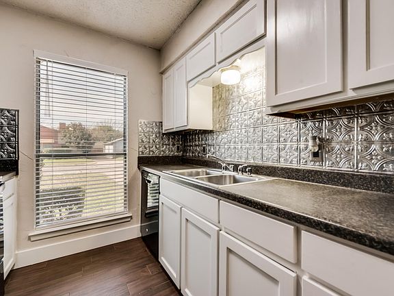 5th image of 2731 Parkchester Dr