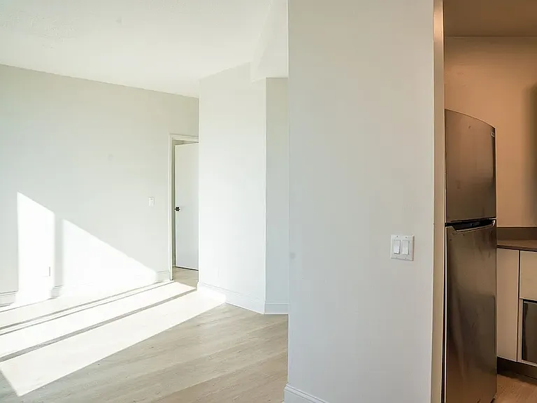 1964 1st Ave #9U — Photo 9