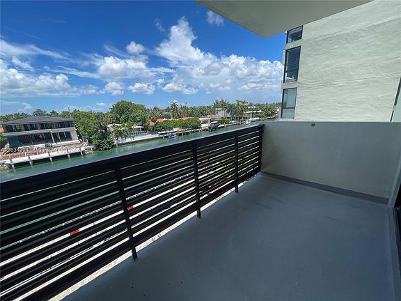 3rd image of 9800 W Bay Harbor Dr APT 412