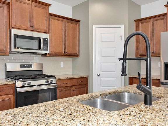 5th image of 129 Fernhill Dr NW